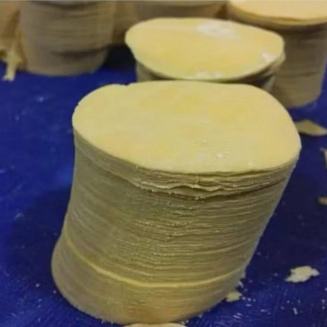 

Kulit dimsum / kulit siomay lentur ,elastis ,lembut, tidak kaku