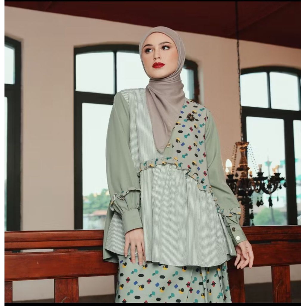 Prelove_ Zaskia Sungkar Shirt_M