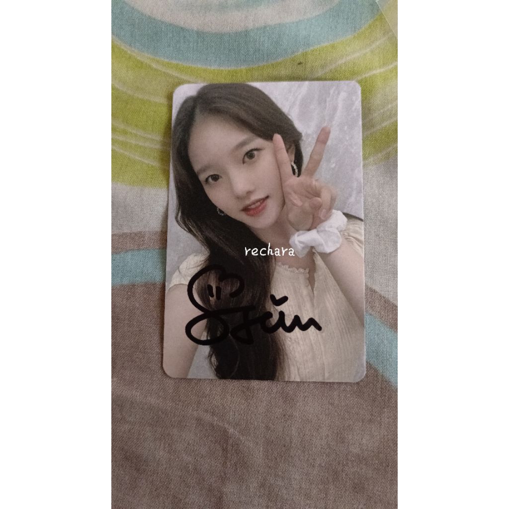 PC photocard weeekly soojin signed kpopland jakarta event