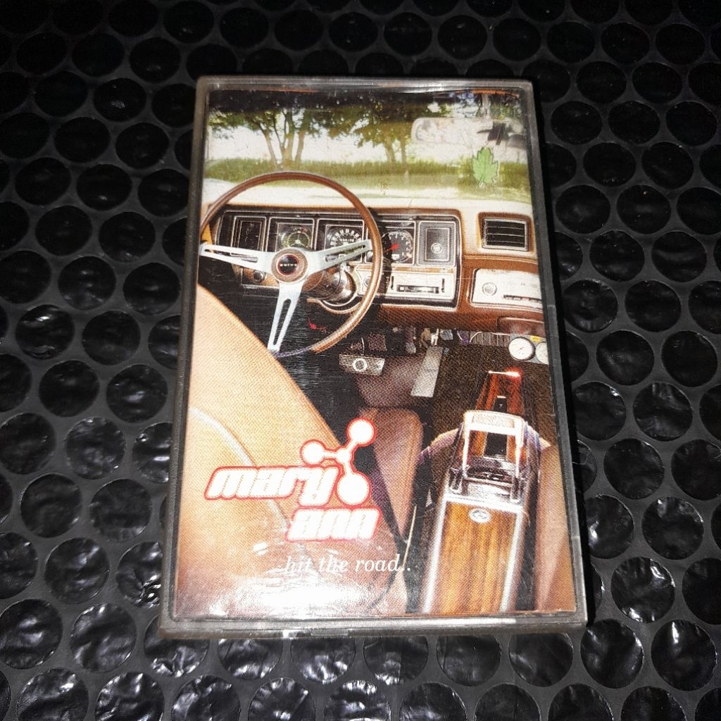 kaset mary ann hit the road