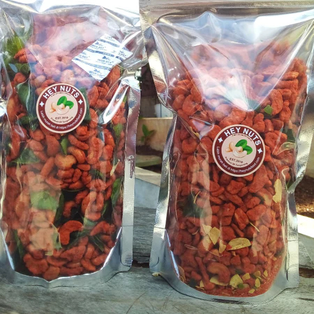 

Kacang Mede Pecahan Mete Patahan Matang 100 gram Aneka Rasa