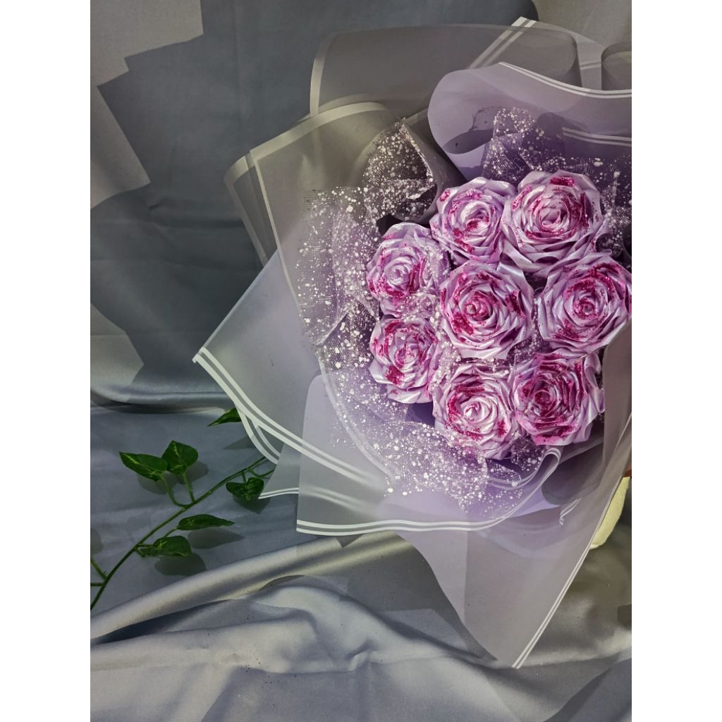 

Buket bunga pita satin ukuran sedang