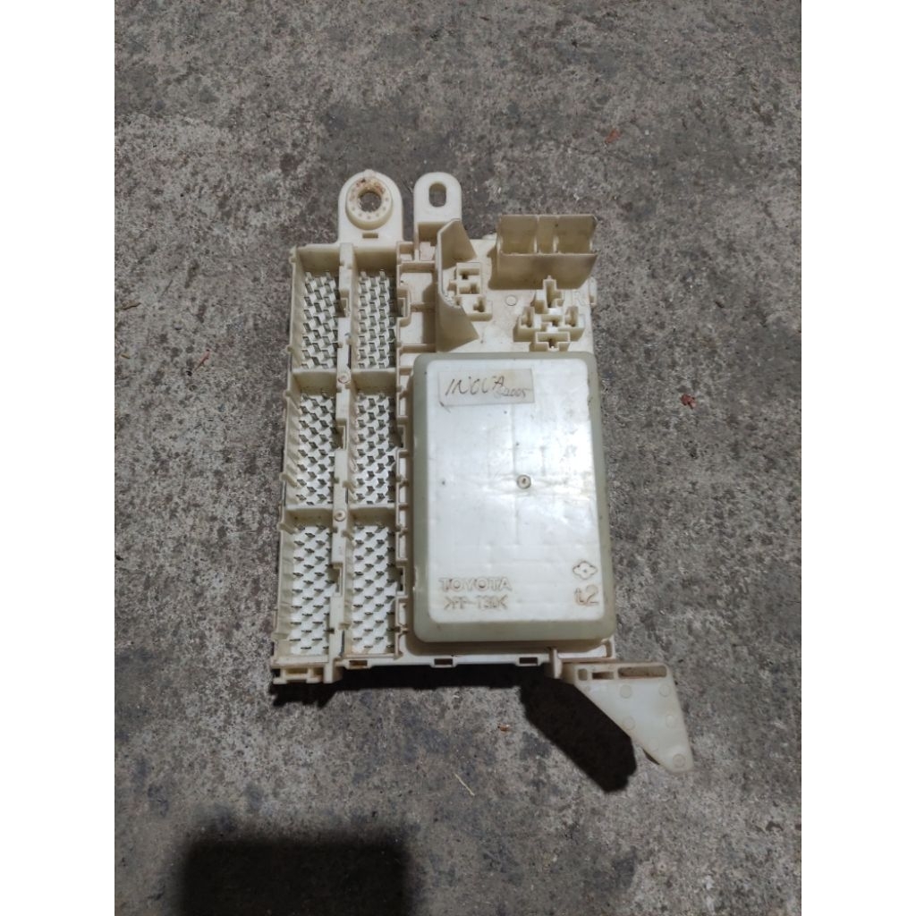 FUSE BOX SEKRING INNOVA BENSIN 2005 ORI