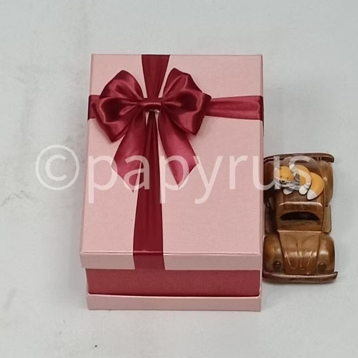 

PAPYRUS Sandwich 15x20 Tinggi 10cm Kotak Kado Gift Box Hadiah V3