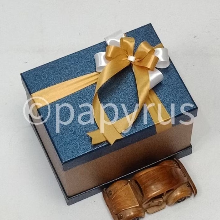 

PAPYRUS 15x20 Tinggi 15cm Kotak Kado Gift Box Hardbox Hampers Hadiah V2