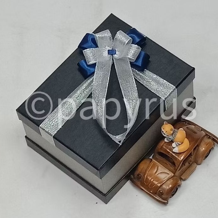 

PAPYRUS Sandwich 15x20 Tinggi 10cm Kotak Kado Gift Box Hardbox Hampers Hadiah V1