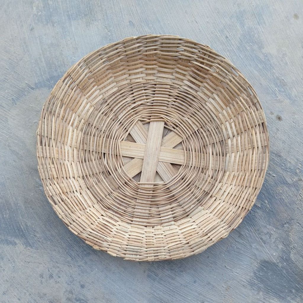 piring anyaman bambu