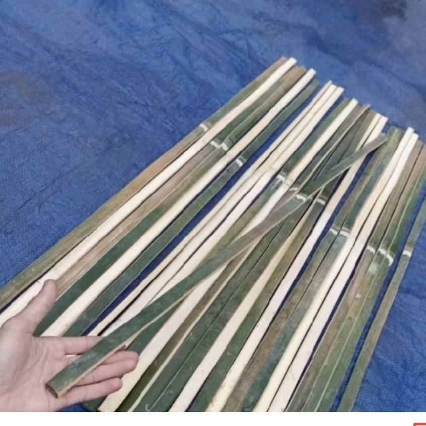 

10 batang bambu bilah bahan layangan dan turus tanamn