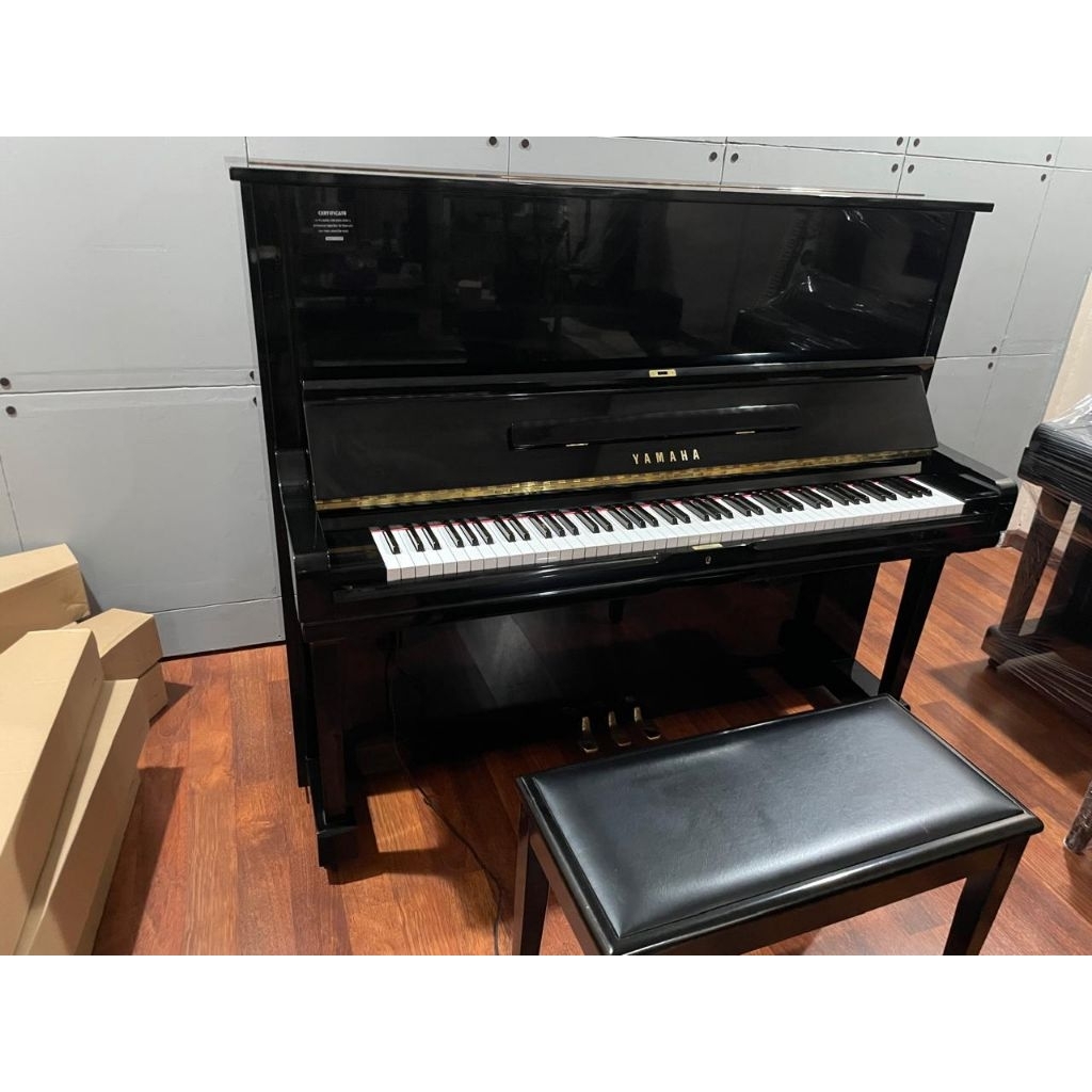 Piano akustik Yamaha U3H gold plated