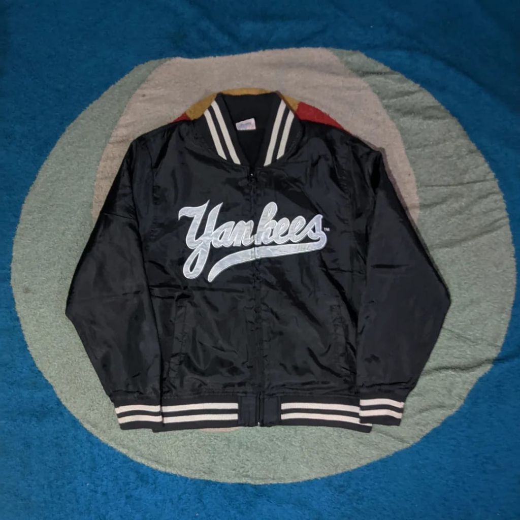varsity mlb yankes bekas
