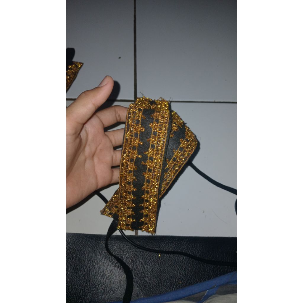 Sabuk omprok kepala seblang