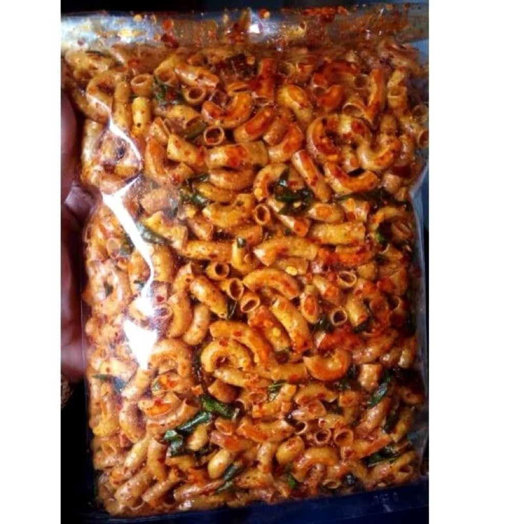 

Makaroni cikruh / makaroni kriuk pedas daun jeruk kemasan 500 gram seblak kering pedas gurih khas Bandung