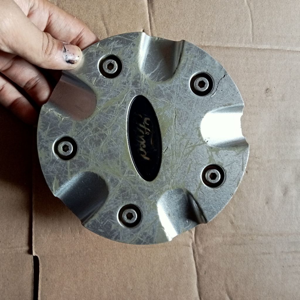 Dop Velg Mobil Ford original