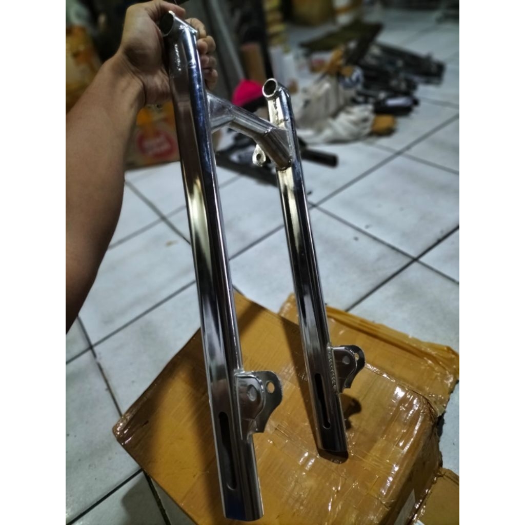 SWING ARM HONDA SUPRA 125 TIPE LONG FINISHING CHROME / AREM SUPRA LONG SET KARET + STELAN RANTAI