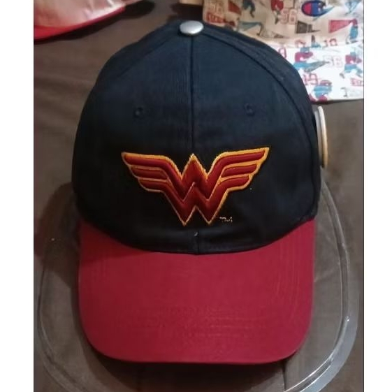 topi capfitted WONDER WOMAN.Tag JL.fitted.