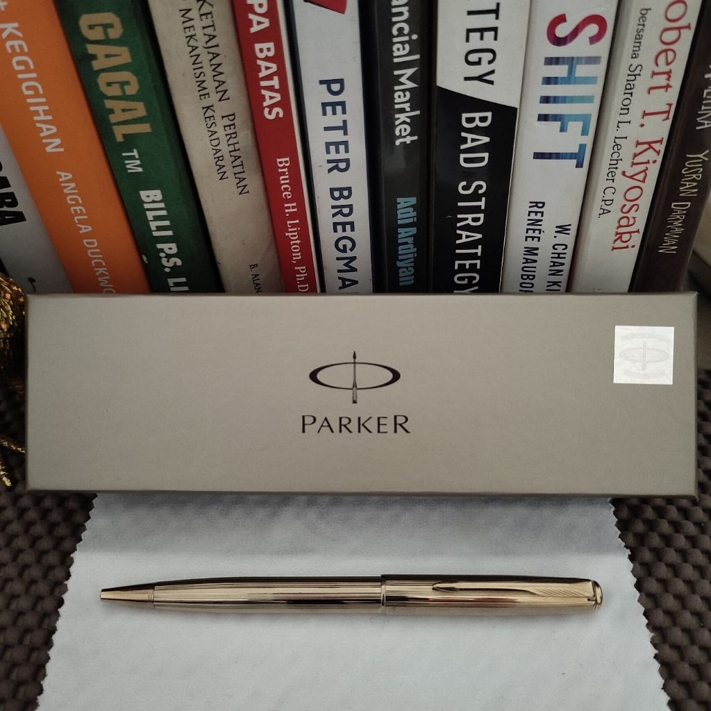 

Parker Sonnet Dimonite G (Gold Plated) Ball Point (Made in USA 1994-2003)
