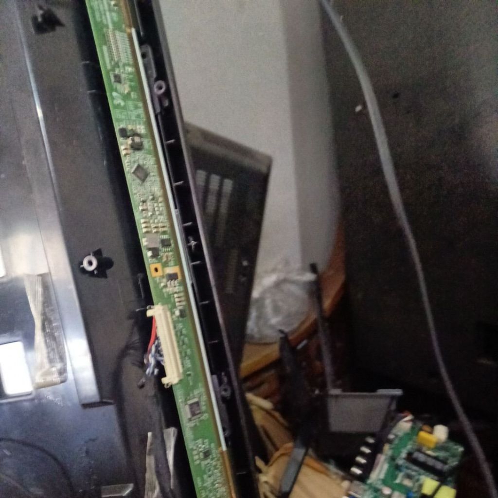 panel tv led POLYTRON 23.6 UNTUK SEMUA MEREK