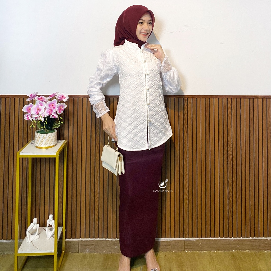 NAYAKA BATIK - One Set Modern Wanita ISABELLA Set Kebaya Kikinian Fukuro Jaguard Mix Satin Setelan K