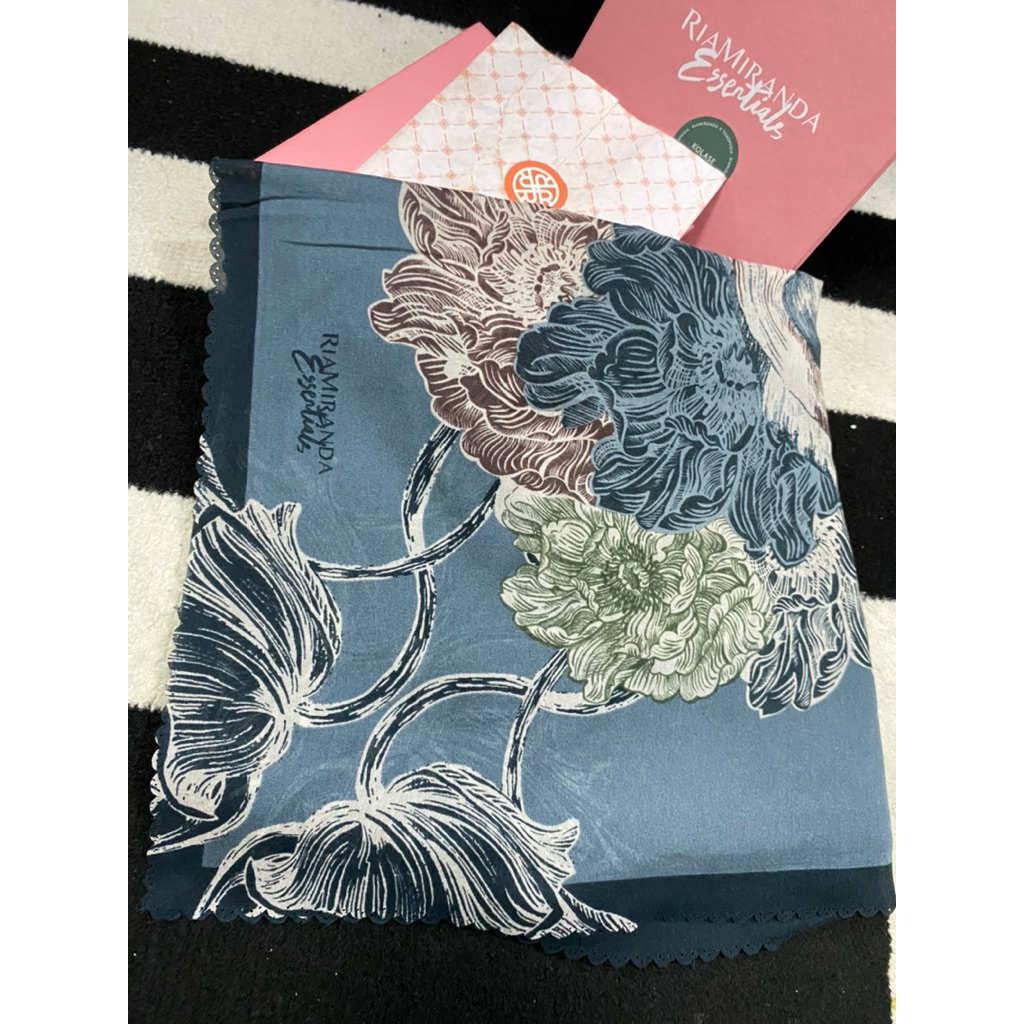 Preloved RIAMIRANDA SCARF