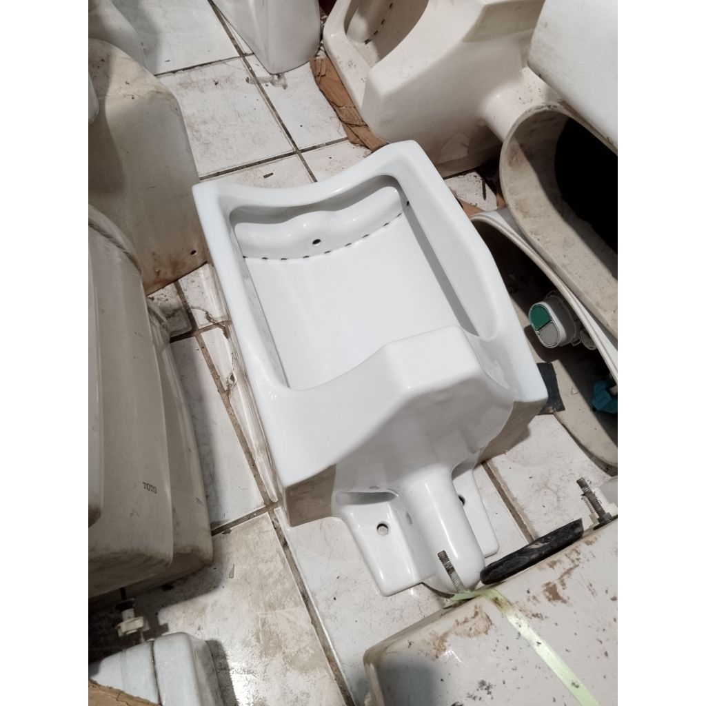 urinoir / tempat kencing pria TOTO U. 57/U.57 M body only