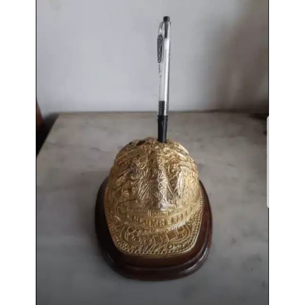 

tempat pulpen antik bentuk helem