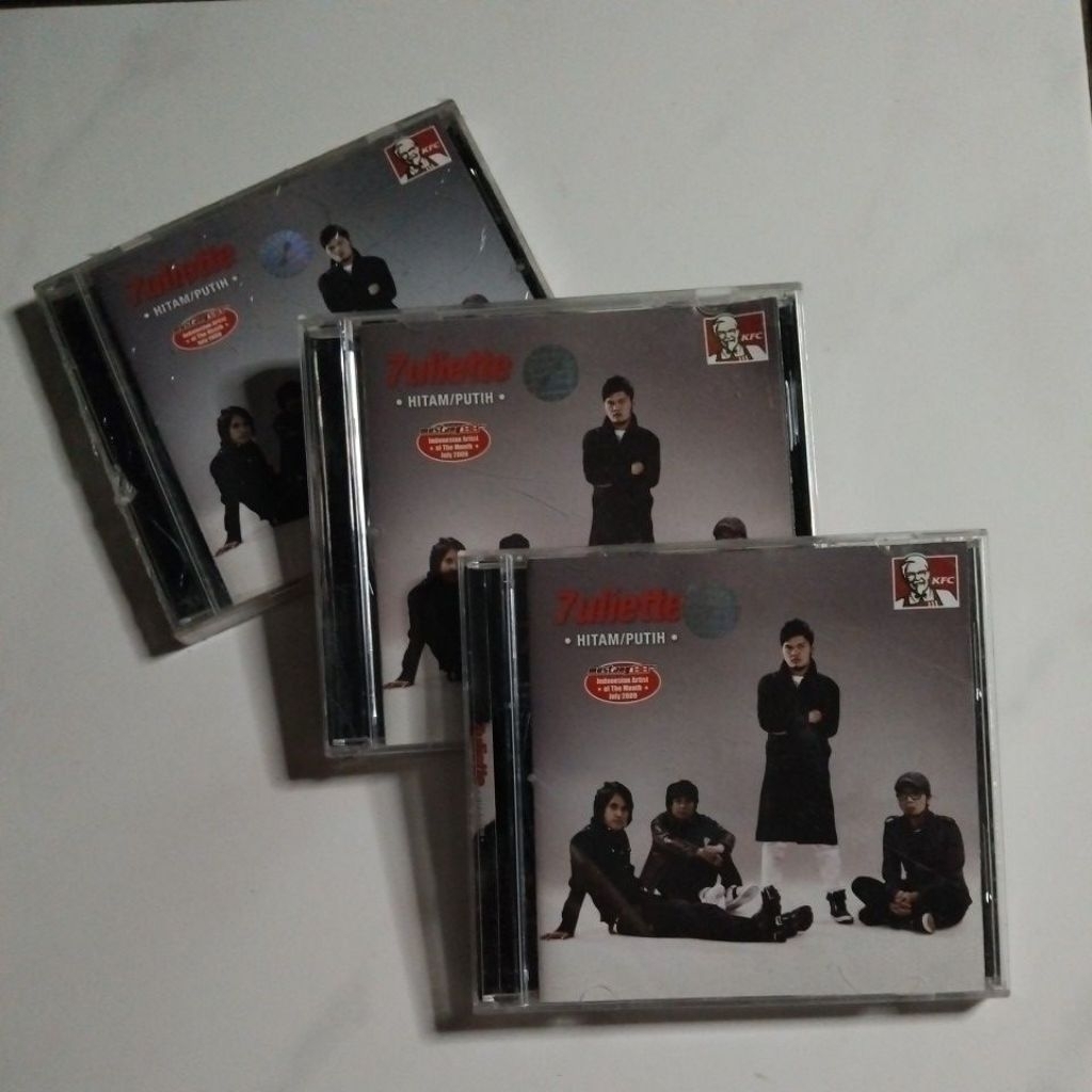 CD Kfc Juliette / Hitam Putih