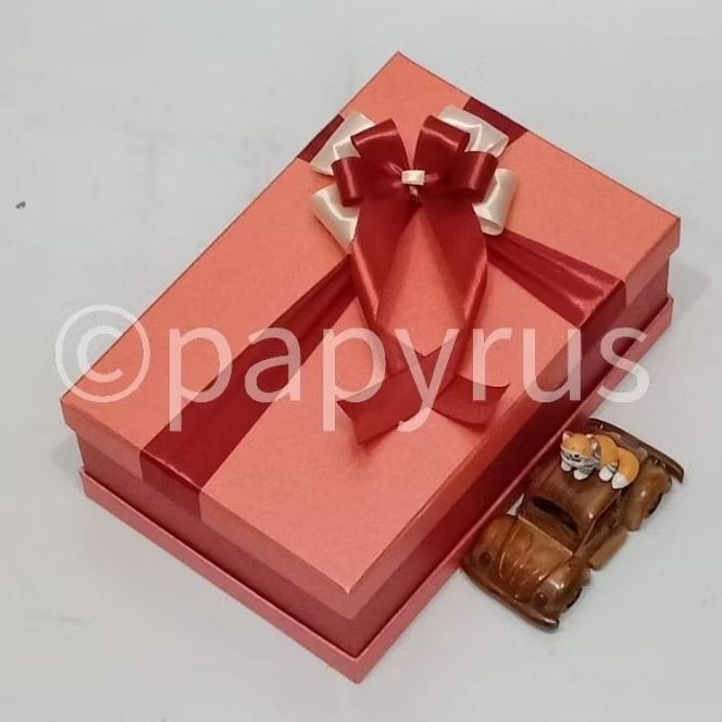 

PAPYRUS Sandwich 20x30 Tinggi 10cm Kotak Kado Gift Box Hardbox Hampers V3
