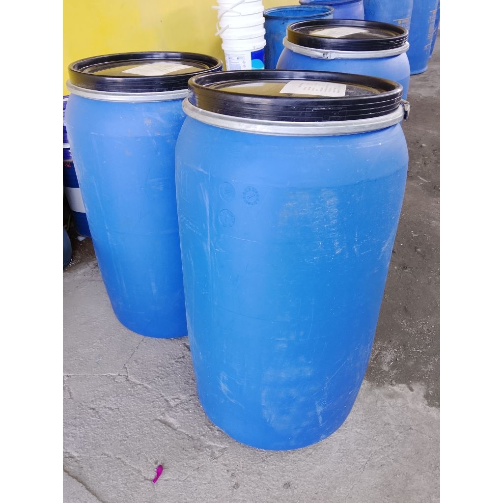 drum plastik 250liter .tutup klem.untuk fermentasi.silasi dan tandon air.bahan kuat impor tebal