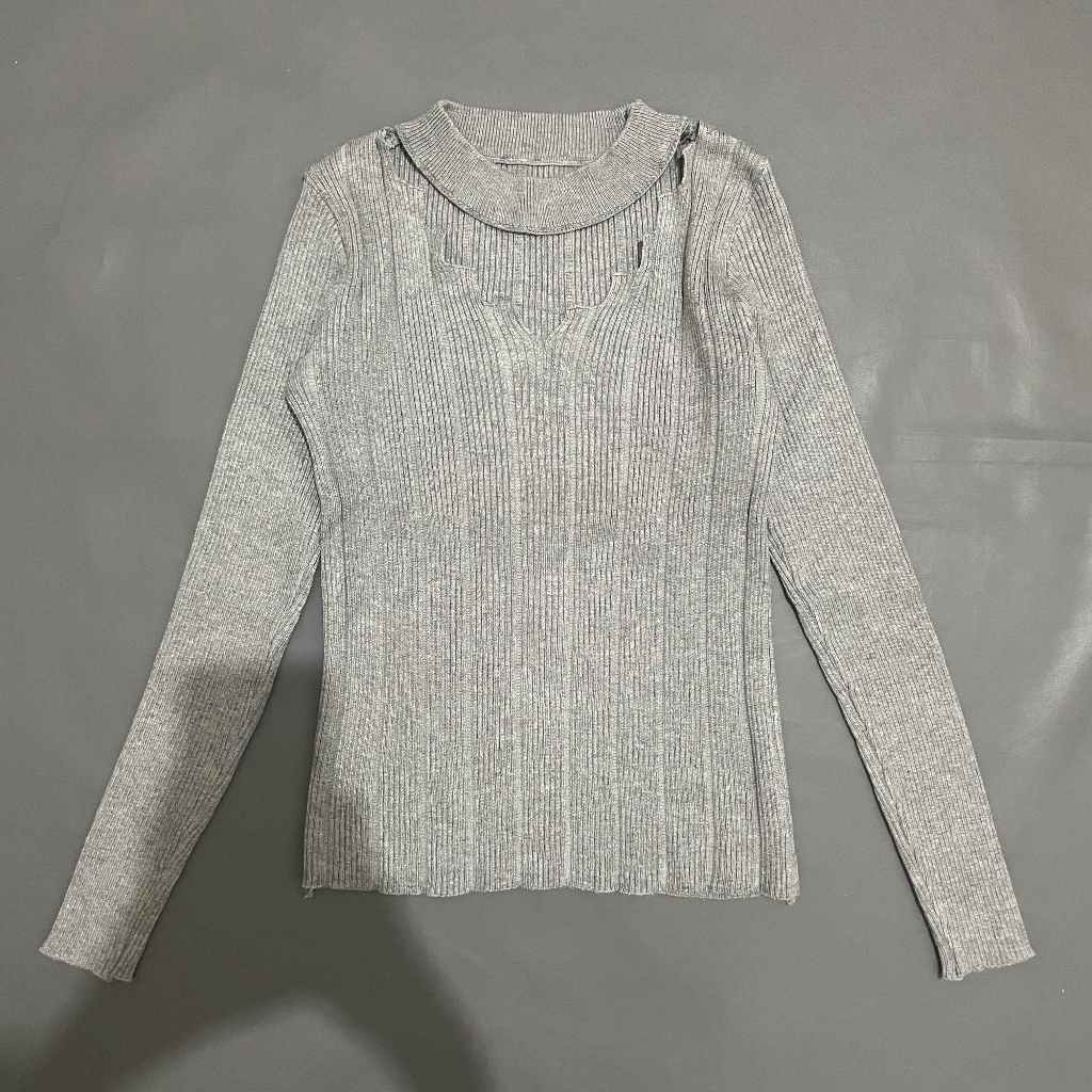 DEWASA A186 (NO BRAND, PRELOVED) Baju Atasan Kaos Rajut Rib Knit Tangan Lengan Panjang Dada Bolong V
