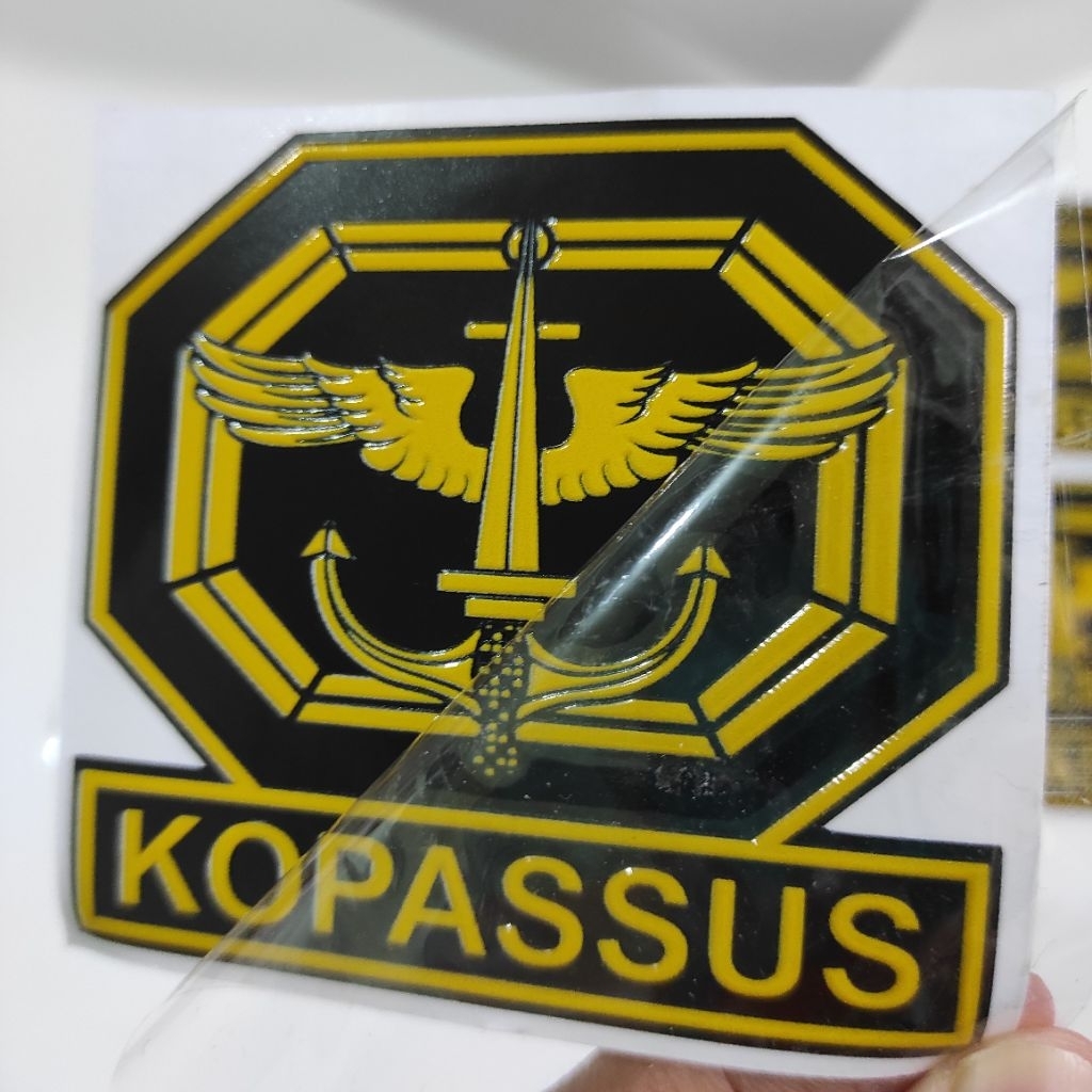 

STIKER TIMBUL UV DTF 3D LOGO KOPASSUS ANTI AIR MUDAH DITEMPEL
