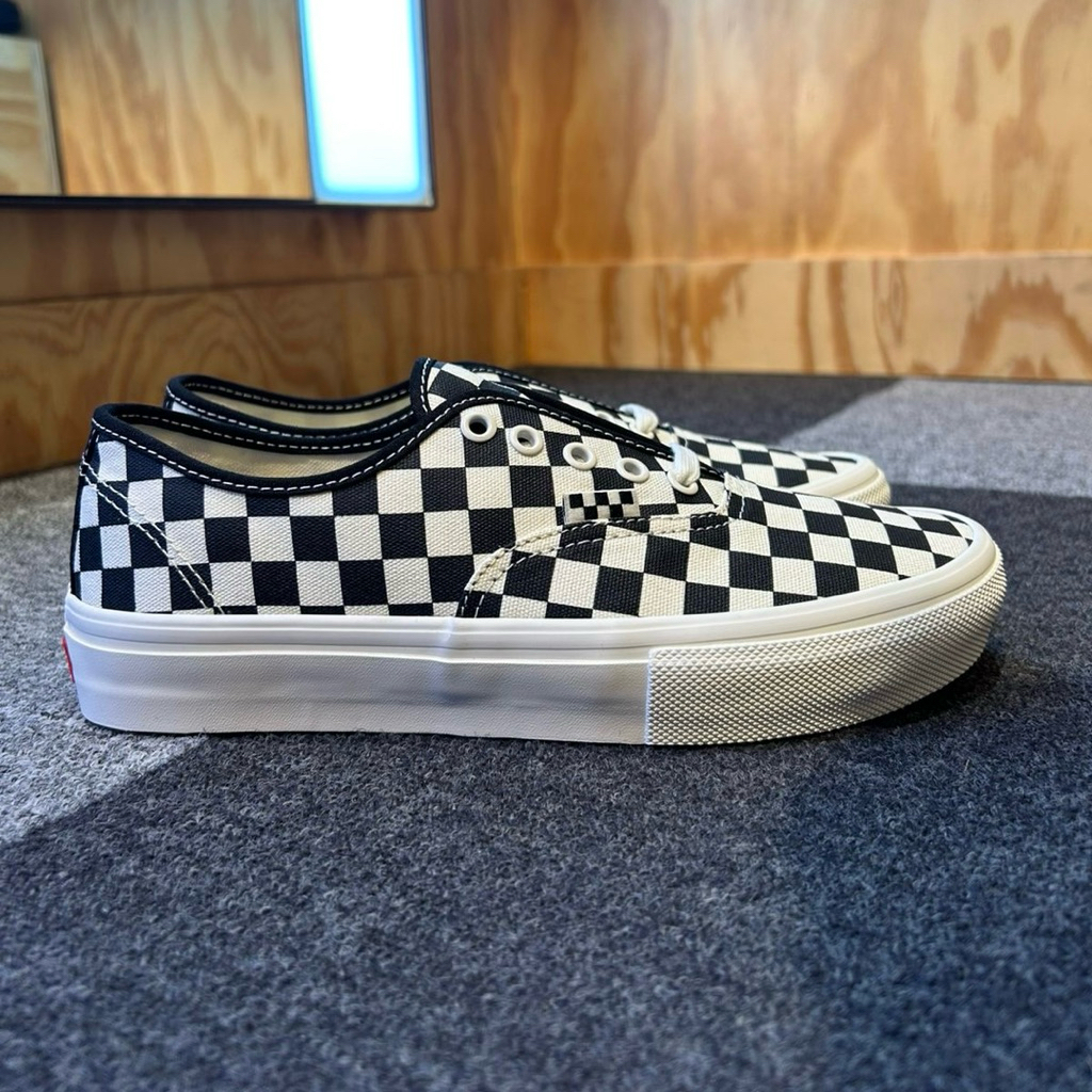 AUTHENTIC SKATE CHECKERBOARD MARSHMALLOW