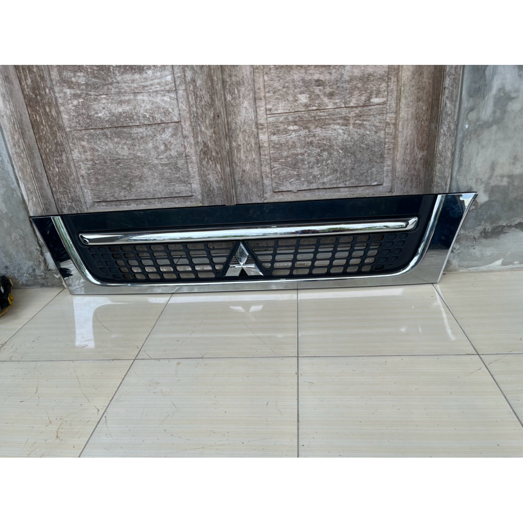 GRIL DEPAN CANTER 136PS/KEPALA LEBAR TAHUN MUDA ORIGINAL COPOTAN PROFIT