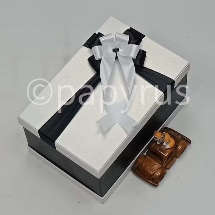 PAPYRUS Sandwich 20x30 Tinggi 15cm Kotak Kado Gift Box Hardbox Hampers V2