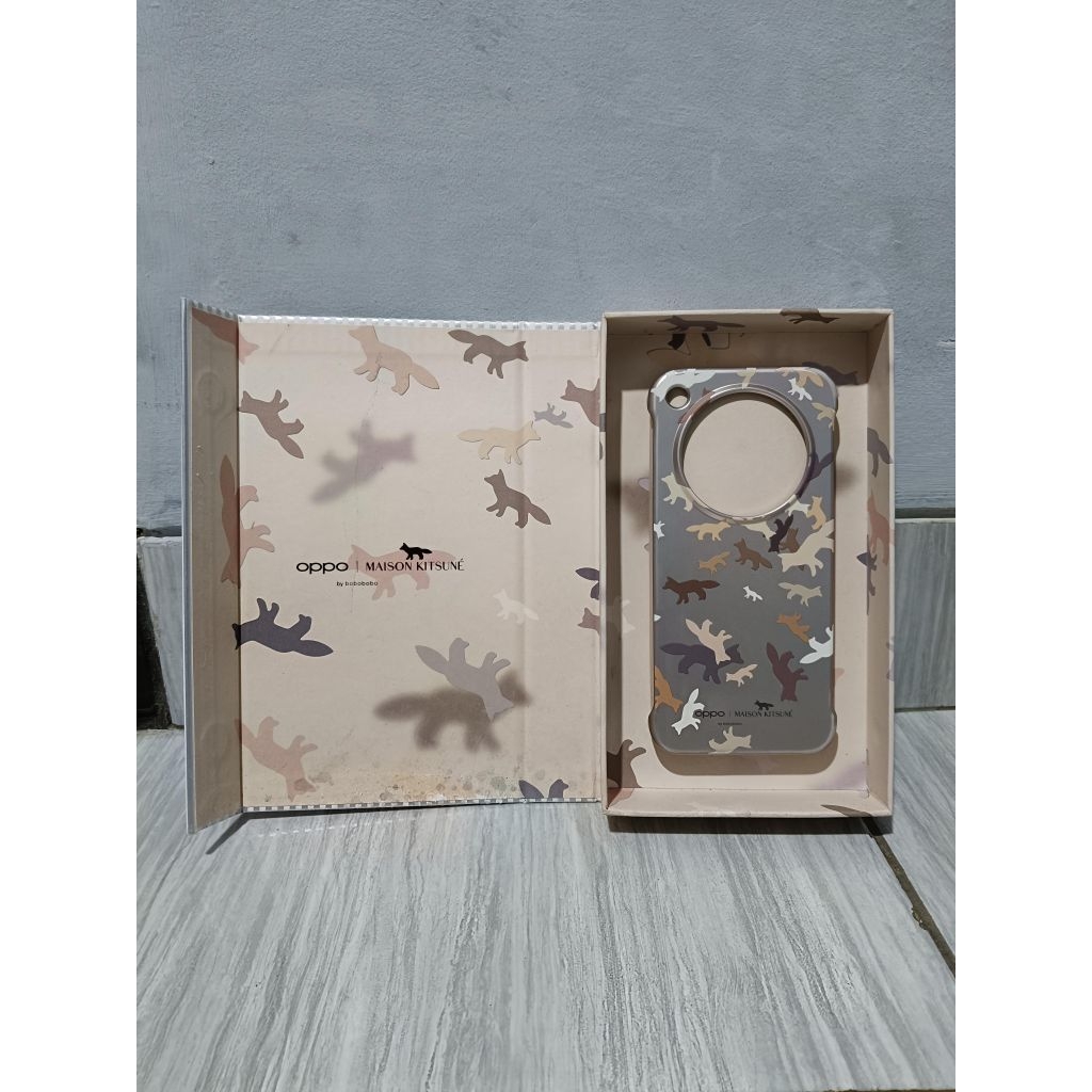 case Oppo x Maison kitsune