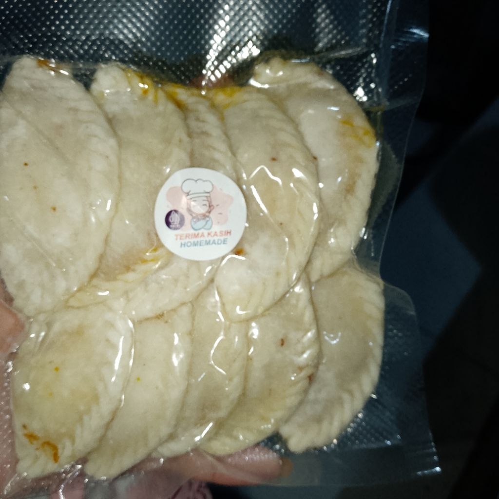 

cireng mini isi ayam suwir pedas daun jeruk 10pcs