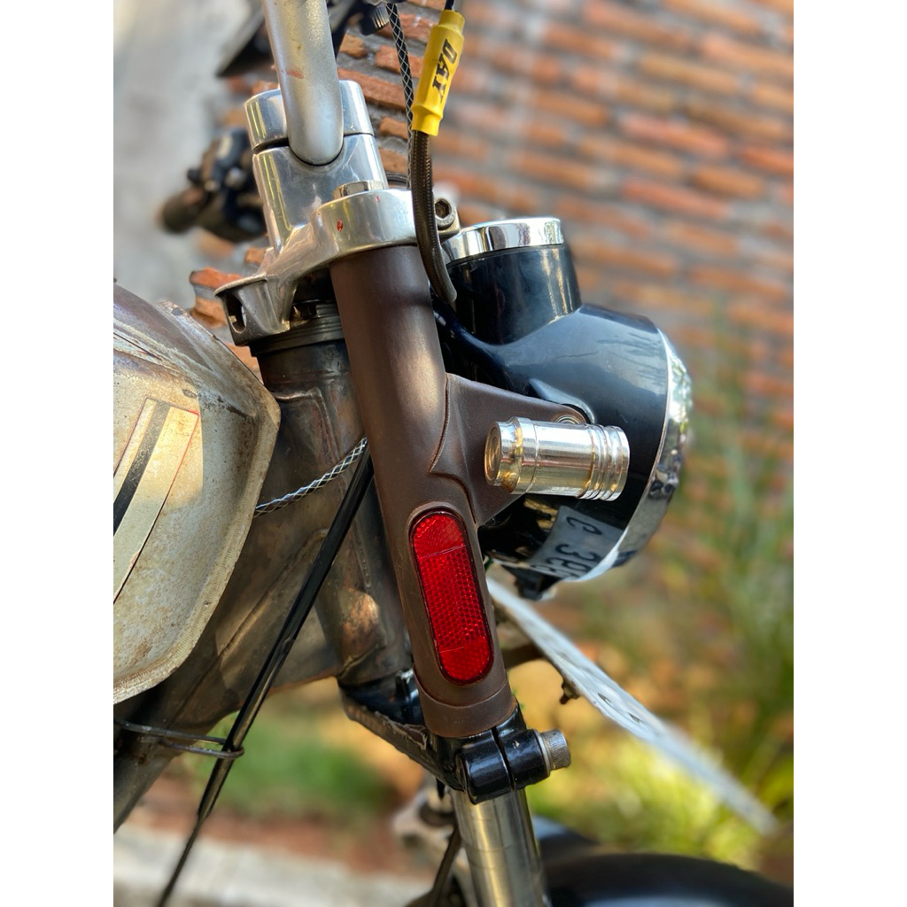 kupingan lampu cb gl100