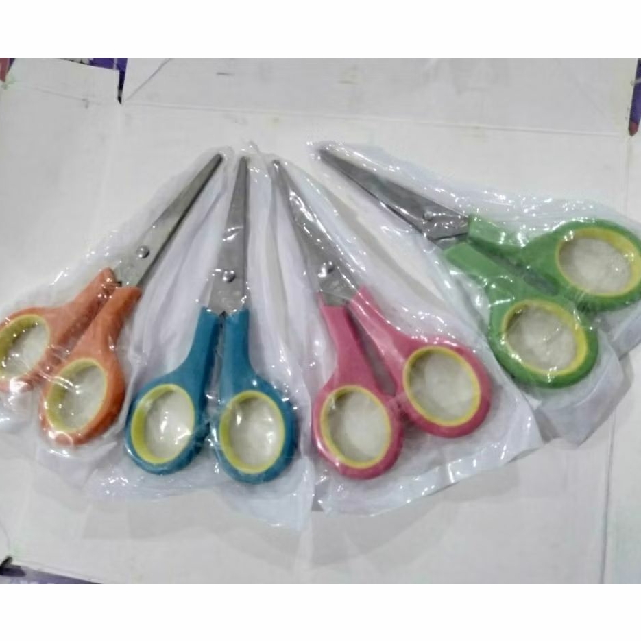 

1 biji Gunting kecil