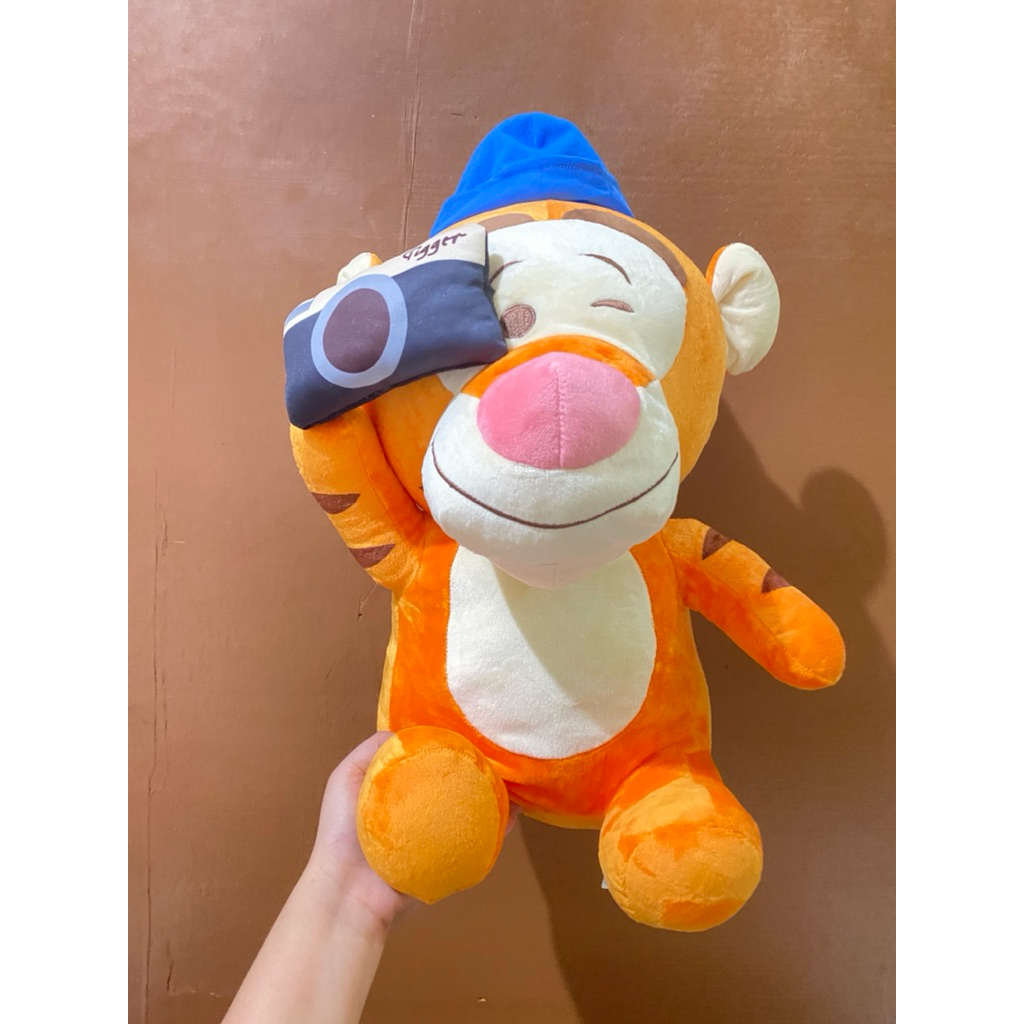 Boneka Karakter Tigger Photograph size 32cm Original / Boneka Tigger Camera / Boneka Tigger Winnie t