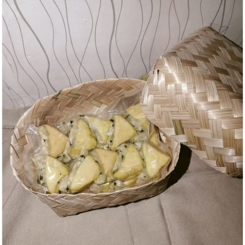 

TAHU ACI TEGAL// SETENGAH MATANG//OLEHOLEH TEGAL isi 10pcs