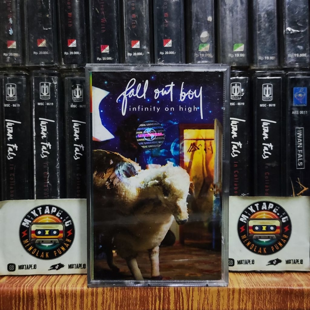 Kaset Pita - Fall Out Boy - Infinity On High - Radio Tape - Kaset - Radio - Pemutar Kaset - Retro - 