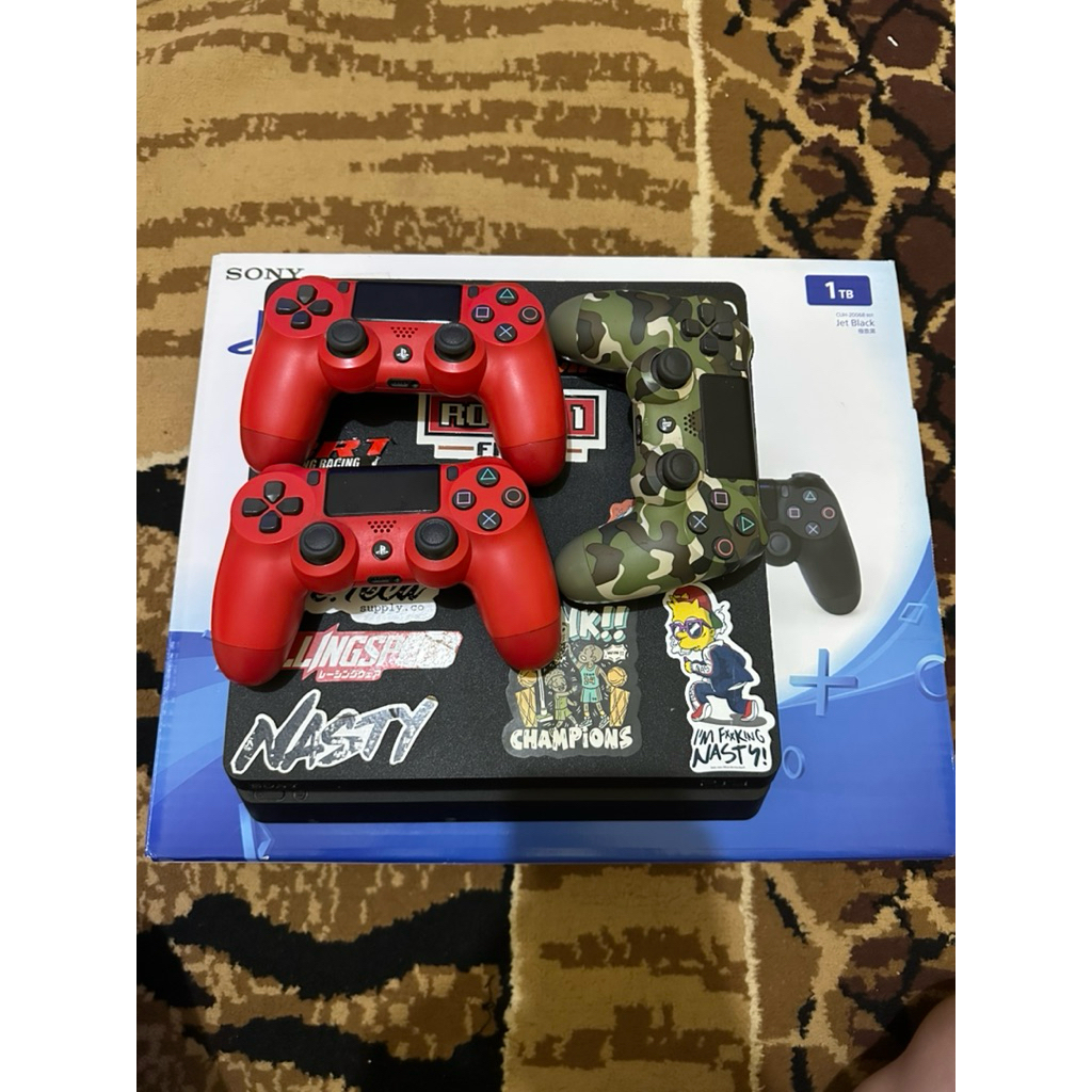 Playstation 4 slim 1TB Ori second masih mulus dan lengkap + 3 stik