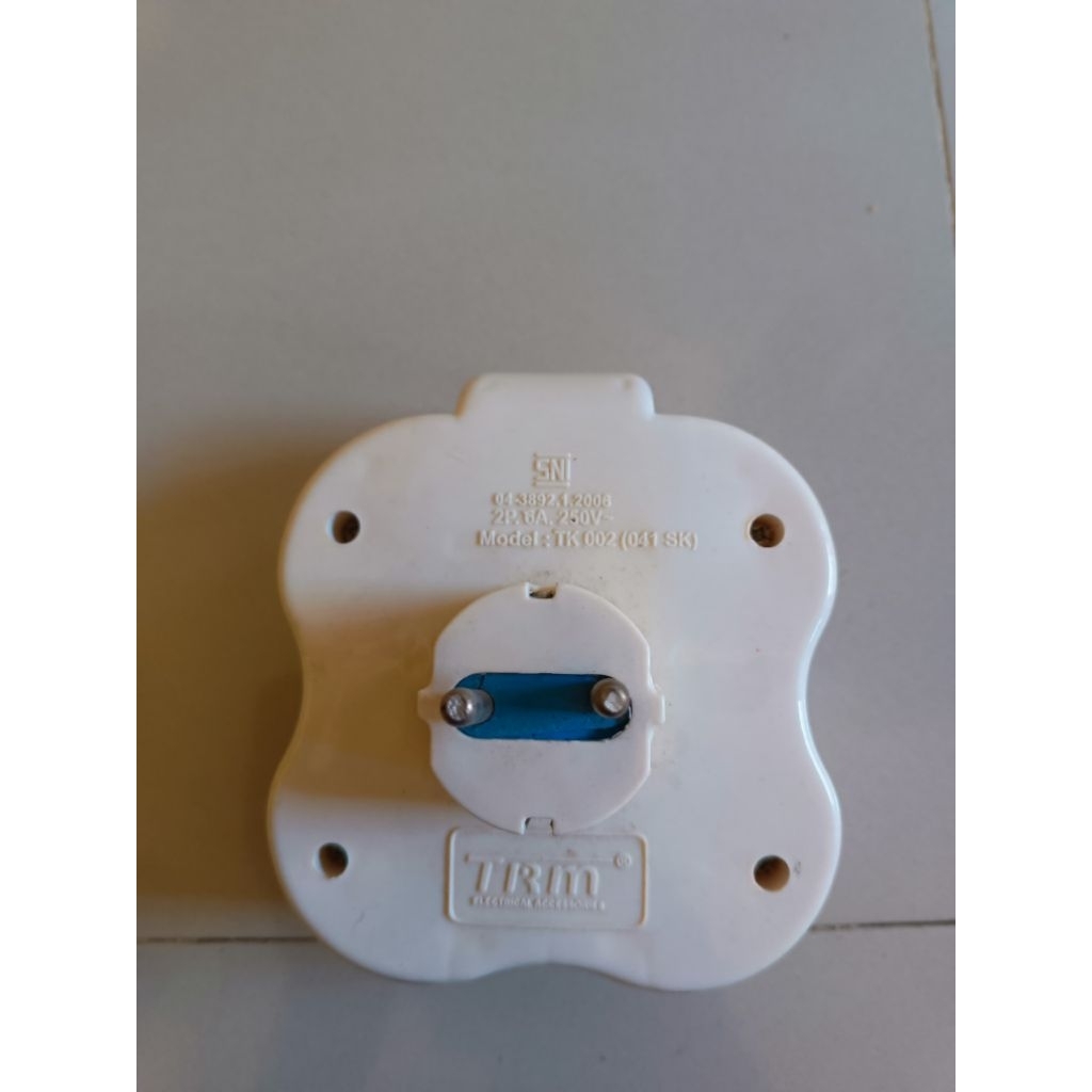 COLOKAN LISTRIK 4 LUBANG