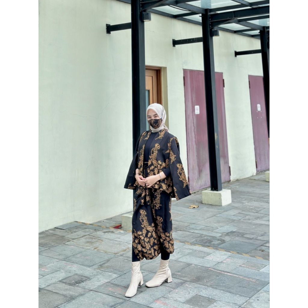 Setelan batik blazer cape motif wayang + celana batik adipati wayang