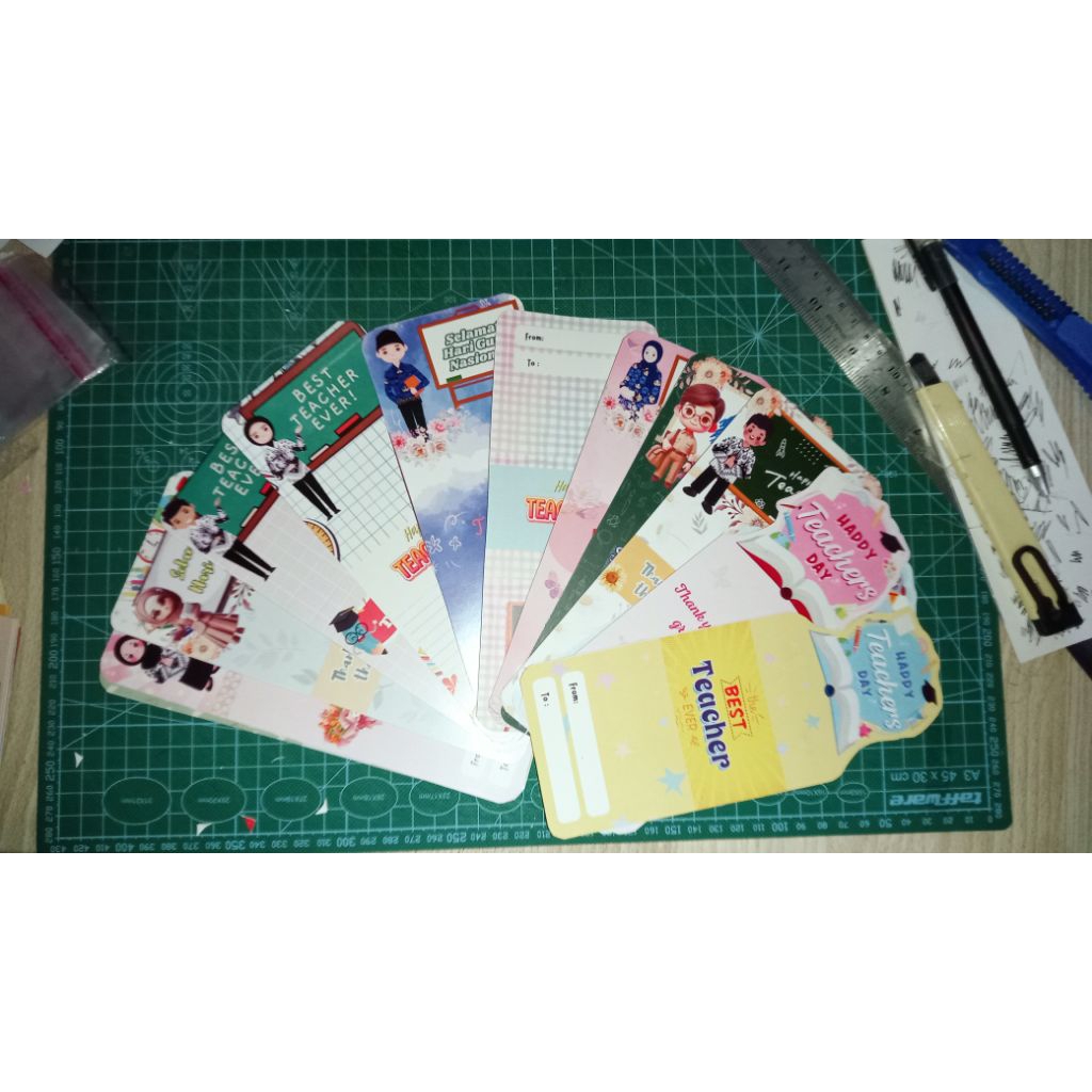 

Kertas Mini gift hari guru | gift hari guru| Kertas alas packing edisi hari guru kertas pulpen kertas coklat