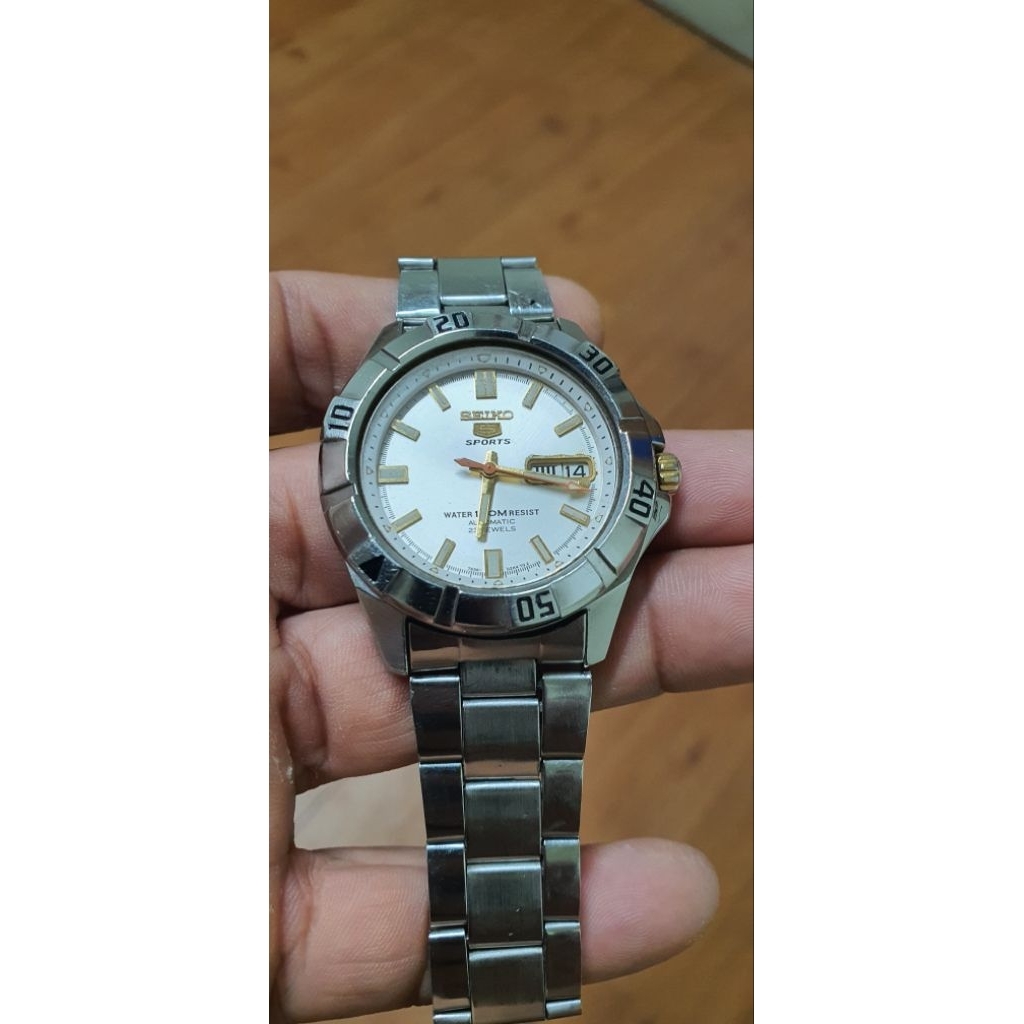 seiko 5 sport