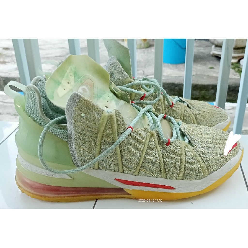 sepatu basket hijau size 44,5