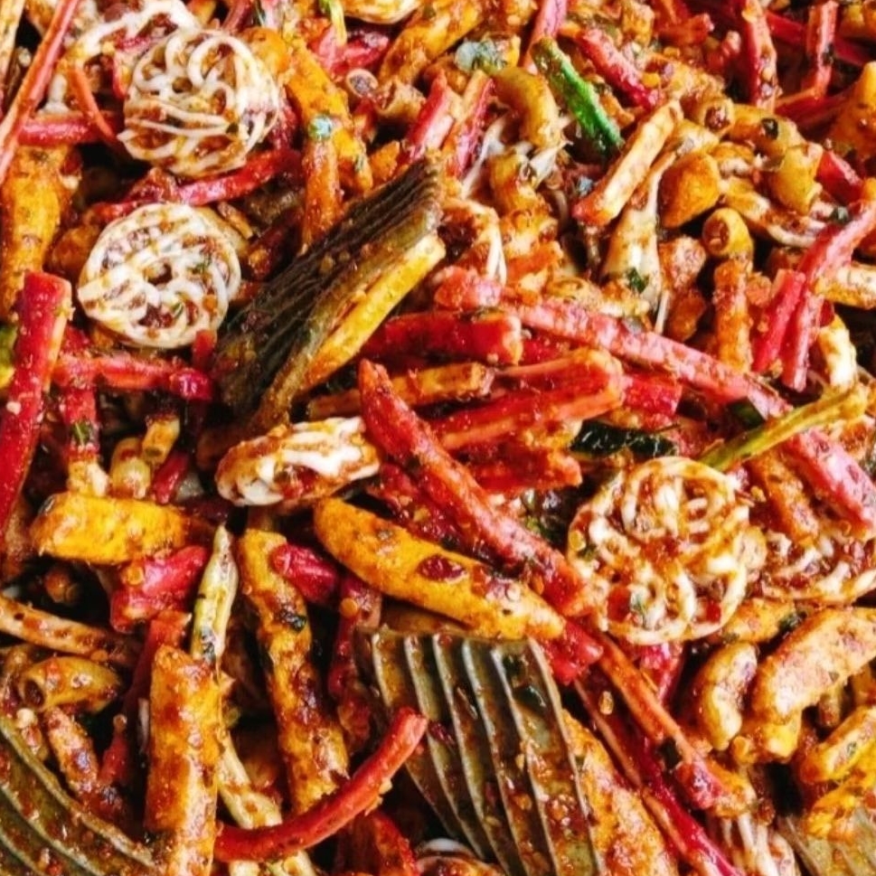 

SEBLAK MIX CAMPUR JENGKOL/KERUPUK BETON/PEDO/BASRENG EXTRA PEDAS DAUN JERUK KEMASAN 250gram