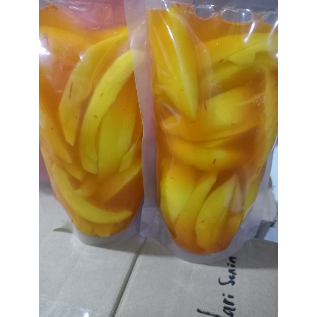 

asinan buah mangga rasa pedes kemasan 400 gr...