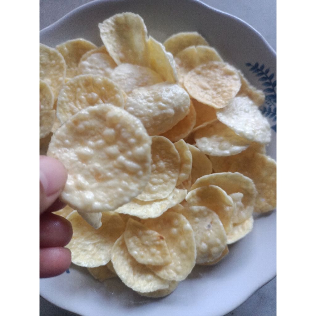 

Kerupuk Dolar Siap Makan - Cemilan Gurih khas Minang Food Keripik Snacks