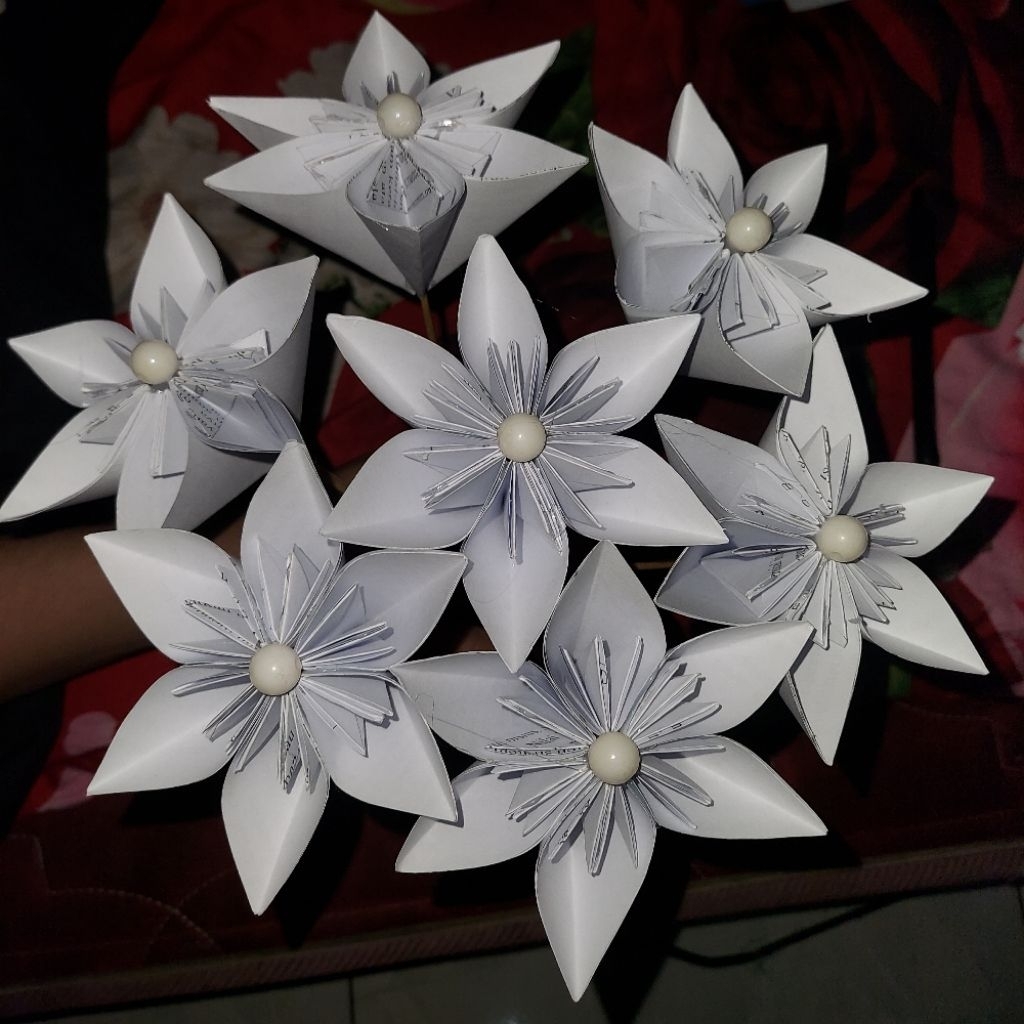 Bucket Bunga Kertas Skripsi